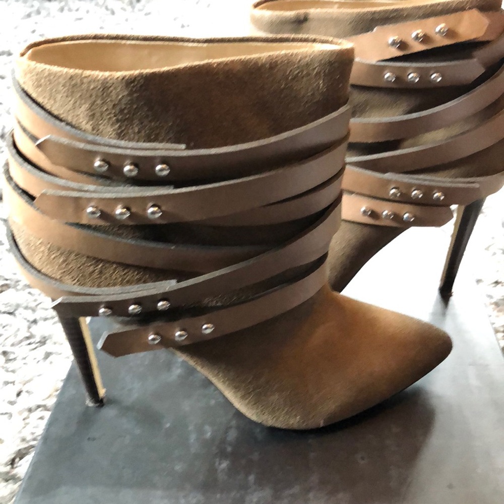 Amazingly cute Joe’s Boots Size 9